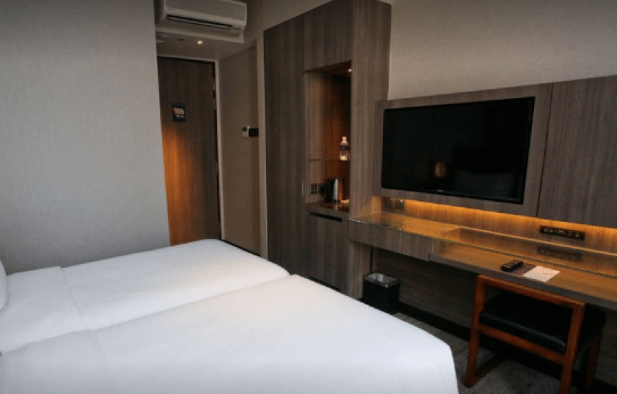 Aqueen Jalan Besar Superior Room